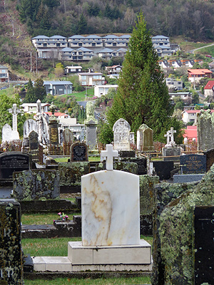 Cemetery Road - Queenstown - New Zealand - 4 October 2015 - 15:53