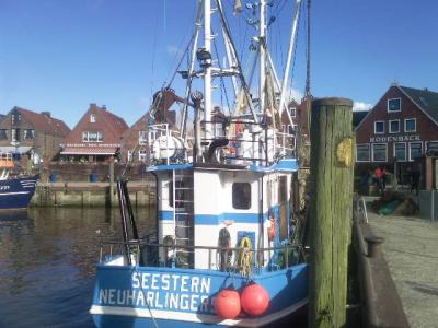 Neuharlingersiel - ein Fischerbott Neuharlingersiel - ein Fischerbott