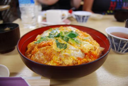 Katsu-don, ein typisch japanisches Gericht (ist leckerer als es aussieht)