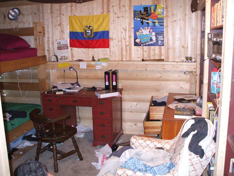 Mein bescheidenes raumchen. auch realistisch, namlich chaotisch, wie mein zimmer war und ist^^egal wo Mein bescheidenes raumchen. auch realistisch, namlich chaotisch, wie mein zimmer war und ist^^egal wo