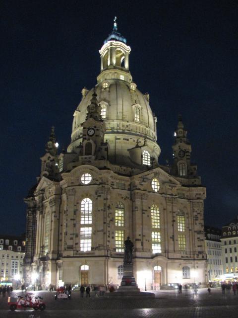 Die Frauenkirche in abendlicher Beleuchtung