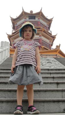 Oben auf dem Berg hat es eine Pagode.