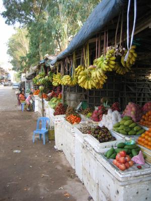 Obststände auf dem Markt von Siem Reap