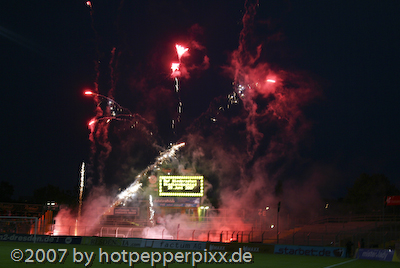 SPIEL DER LEGENDEN
<br />
Alte Dynamos spielen auf!
<br />
Die Legenden zeigen noch mal was Sie können.