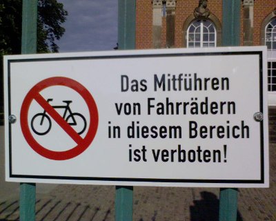 Fahren: verboten!
<br />
Schieben: verboten!
<br />
Tragen: verboten!
<br />
mittels Zauberei unsichtbar machen und über sich schweben lassen: verboten!