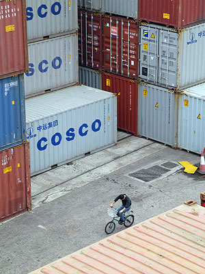 Hung Hom - Container Terminal - International Mail Centre - Hong Kong - 5 April 2010 - 12:25