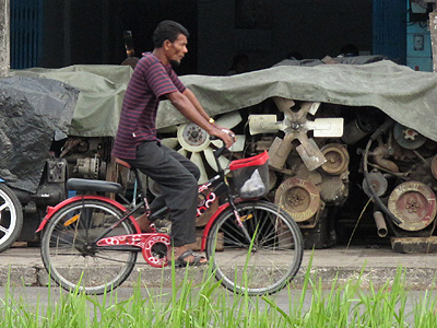 Thanon Chalerm Prakiat - Ranong - Thailand - 25 February 2013 - 8:23