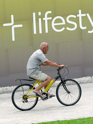 Ang Mo Kio Ave 8 - Singapore - 6 October 2010 - 14:42