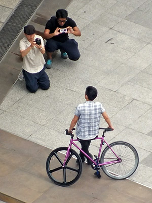 Thanon Narathiwas Rajanagaindra x Thanon Sathorn - Bang Rak - Bangkok - 12 November 2012 - 14:44