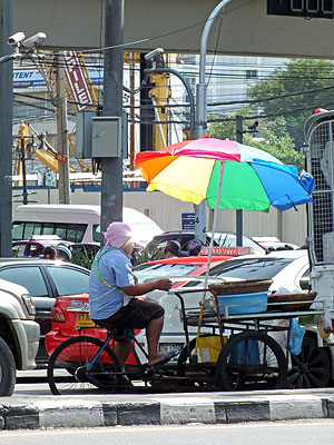 Thanon Rama IV - Thanon Ratchadaphisek - Khlong Toei - Bangkok - 26 September 2011 - 9:47