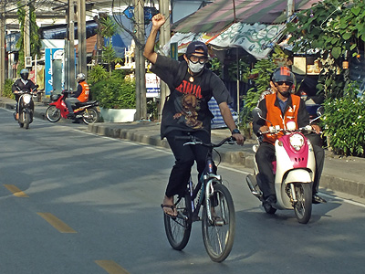 Sukhumvit Soi 50 - Khlong Toei - Bangkok - 20 March 2013 - 7:48