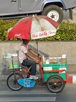 Thanon Witthayu - Bangkok - 11 April 2011 - 16:30