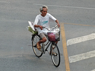 Thanon Naradhiwas Rajanagaindra - Thanon Sathorn - Bang Rak - Bangkok - 10 May 2012 - 16:09