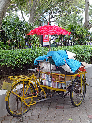 King George's Ave - Singapore - 17 April 2010 - 13:10