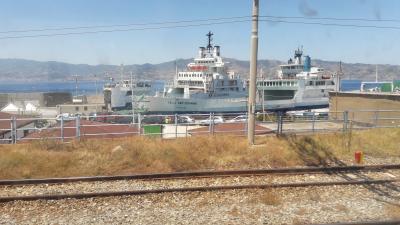 die F&auml;hren in Villa San Giovanni die nach Messina auf Sizilien fahren
