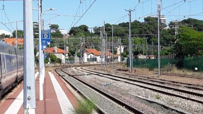 dort geht es aus den Bahnhof raus