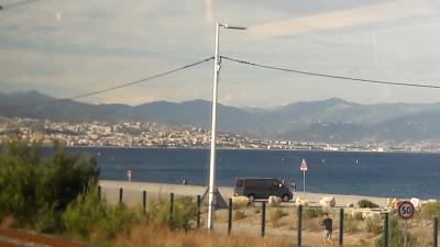 ein weiterer Blick auf Nizza und die Berge