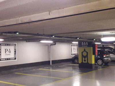 und gruene blinkende Lichter bedeutet dann das die Parkluecke frei ist