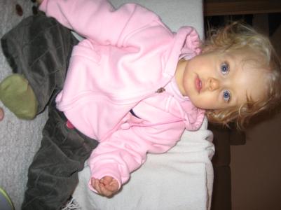 Lulli kurz vor Weihnachten 2006. Rosa ist einfach ihre Farbe! 
