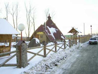 Das Blockhausrestaurant Koliba im Bezirk Tver