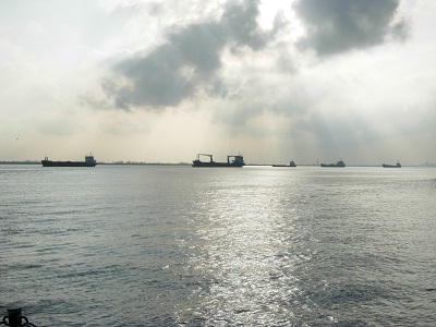 Alliierter Geleitzug erreicht den sicheren Hafen.