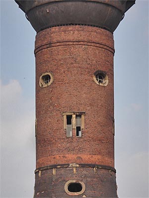 ja, herr bluesky, der stand in duisburg-wedau rum...