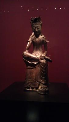 Goldbronzene Bodhisattva in nachdenklicher Haltung