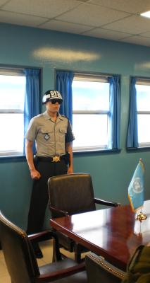 Südkoreanischer Soldat im Verhandlungsraum