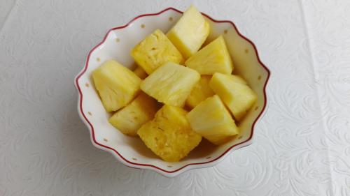 Ein Enzymkick am Abend: Frische, süße Ananas - mit besten Grüßen an das Immunsystem!