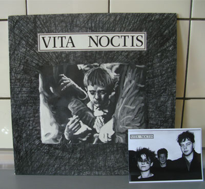 Vita Noctis Schallplatte mit signierter Karte