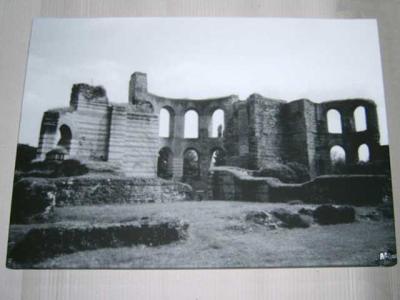 Grim-Ruin - Antike Ruine als Druck auf 70 x 50cm Leinwand