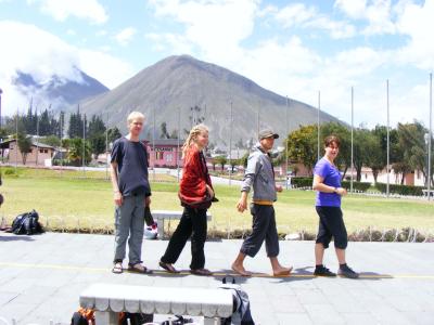 Am Mitad del Mundo Am Mitad del Mundo