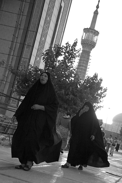 also iranian women like to smoke