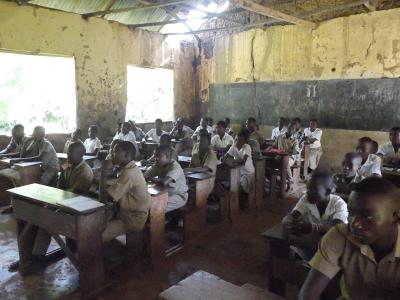Klassenzimmer in der Mittelschule der Togofreunde