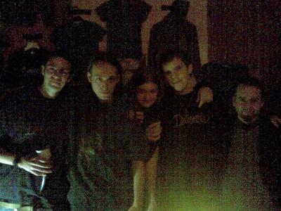 ich, eviga, mo, timo und inve beim merch stand