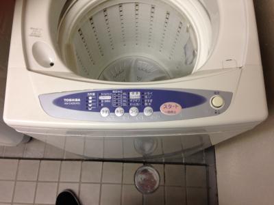 Das Panel einer der Waschmaschinen. Die anderen Maschinen haben zum Glück die gleichen Taster mit den gleichen "Texten". Das Panel einer der Waschmaschinen. Die anderen Maschinen haben zum Glück die gleichen Taster mit den gleichen "Texten".