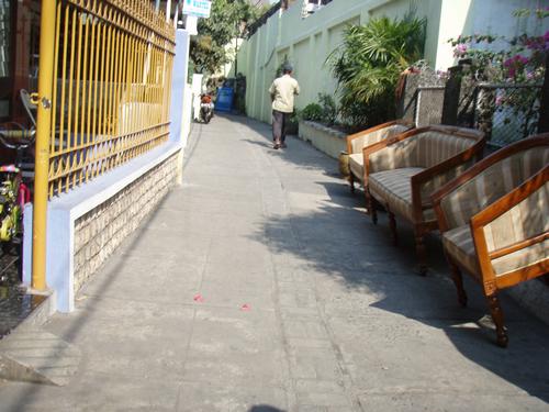 Sofas auf der Gasse
