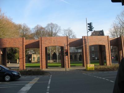 Der Alte Friedhof am Lohtor stellt ein symbolträchtiges und bedeutsames Denkmal der neuzeitlichen städtischen Topografie und einen markanten Erinnerungsort an der Epochenschwelle zum modernen Recklinghausen dar.