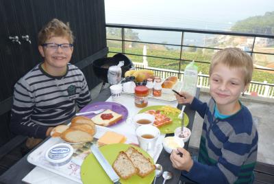 einmal auf der Terrasse gefr&uuml;hst&uuml;ckt