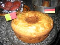 Ein typisch deutscher Apfelkuchen, verziert mit selbstgemachten Faehnchen