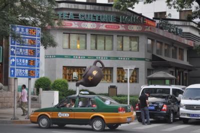 ...Schwebende Teekanne...