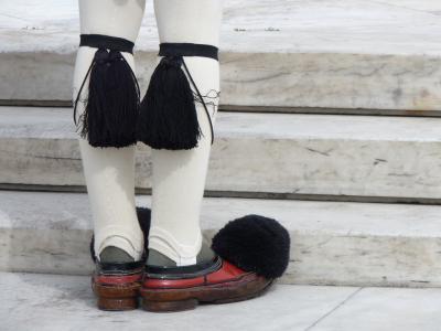 Schnabelschuhe mit Quaste