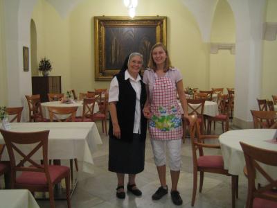 Schwester Ruth und ich im Speisesaal