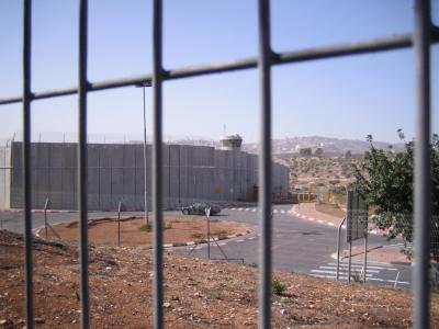Mauer von israelischer Seite aus im Checkpoint