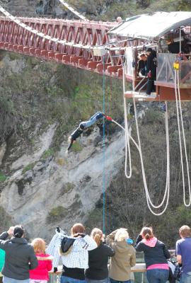 hey leute!!!
<br />
war jetzt die letzten 2 wochen auf der suedinsel und bin ein bisschen herumgereist und es war einfach nur super...
<br />
i did bungyjumping...
<br />
soooo cooool...
<br />
nur zu emphaehlen....!!!
<br />
so muss jetzt schon wieder los..