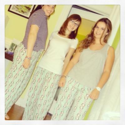 Wir haben die selbe Schlafanzughose gekauft... also... mussten wir zusammen ein Pyjamabild machen :D // We bought the same pajamapants ... so... we had to take a photo with each other :D