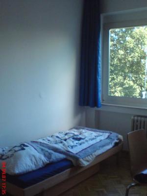 Kleines Wohnheimbett