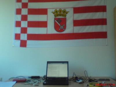 Schreibtisch mit Speckflagge