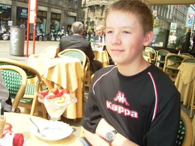 Ich mit meinem Eisbecher =)!