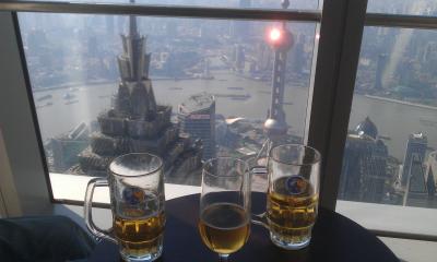 Bier in Skybar - 423m Höhe